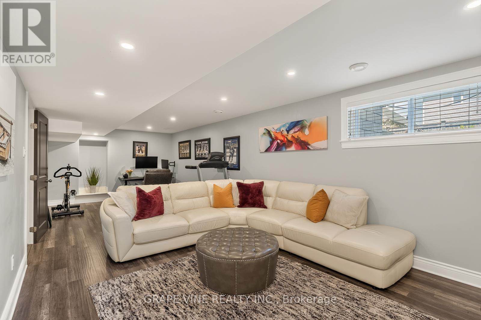 523 Adamson Crescent, Ottawa, ON