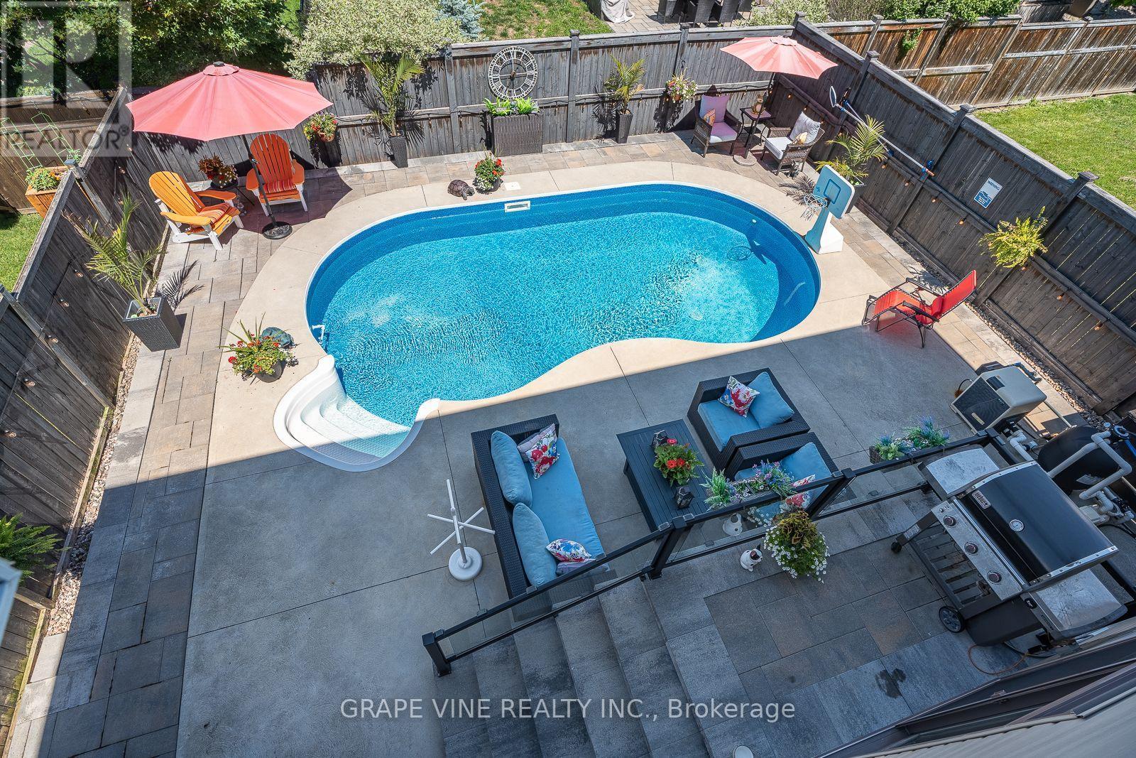 523 Adamson Crescent, Ottawa, ON