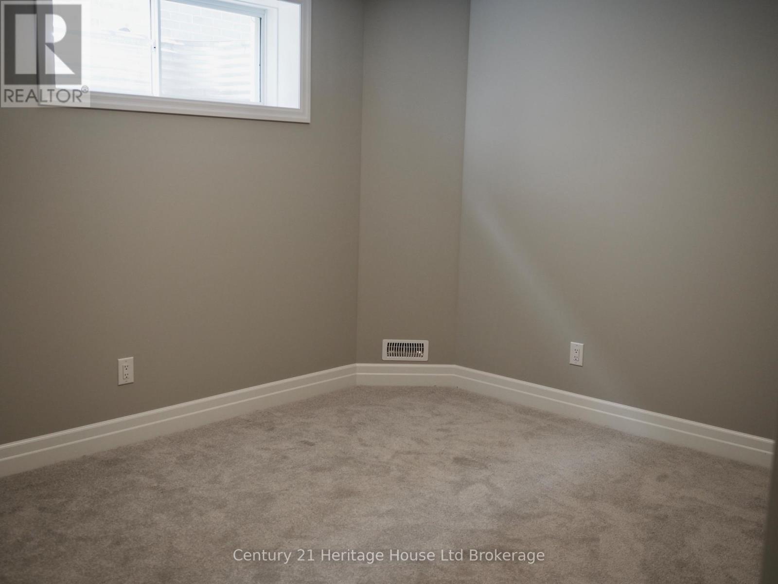 28 Sycamore Drive, Tillsonburg, ON - Indoor Photo Showing Other Room