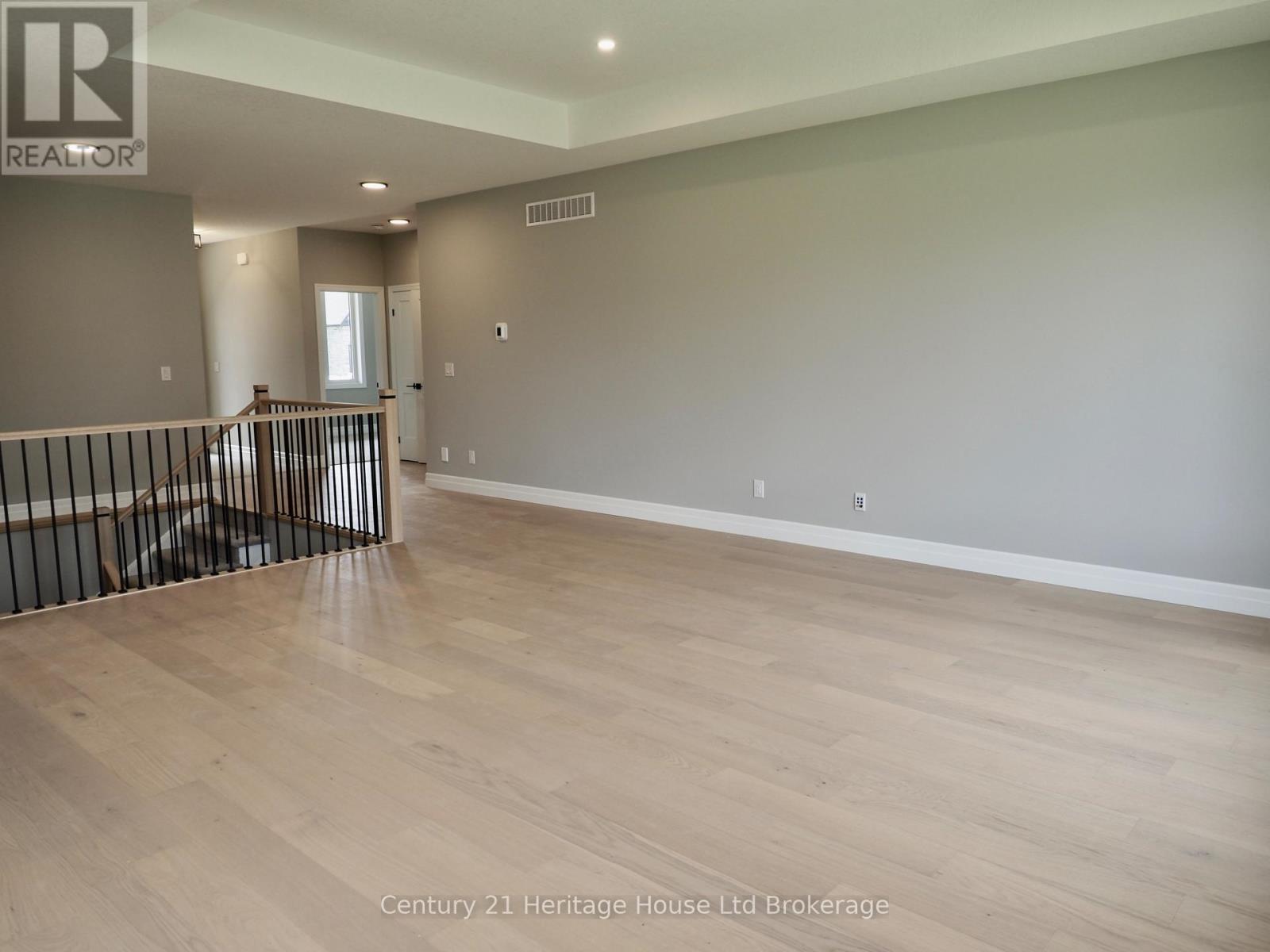 28 Sycamore Drive, Tillsonburg, ON - Indoor Photo Showing Other Room