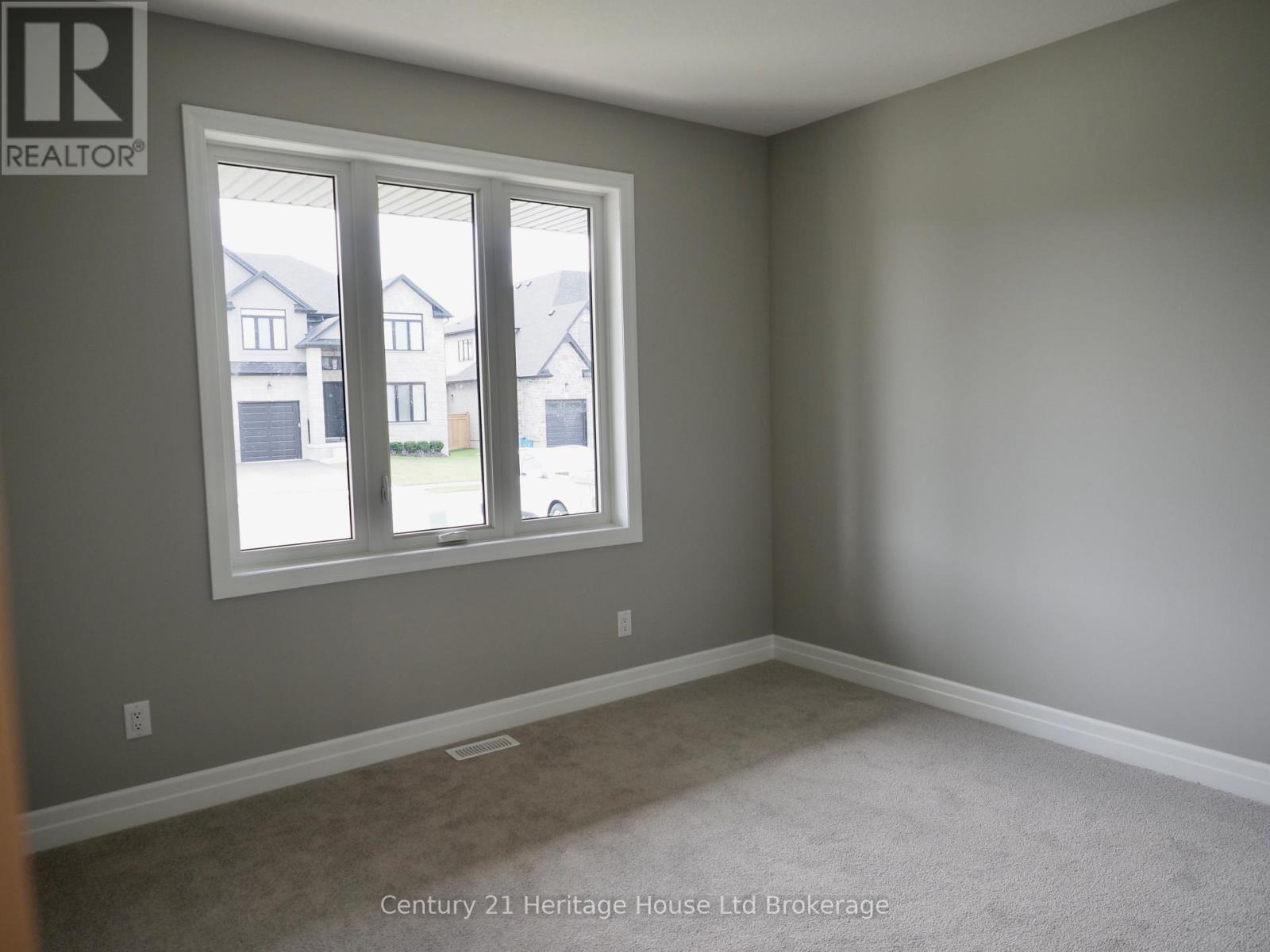 28 Sycamore Drive, Tillsonburg, ON - Indoor Photo Showing Other Room
