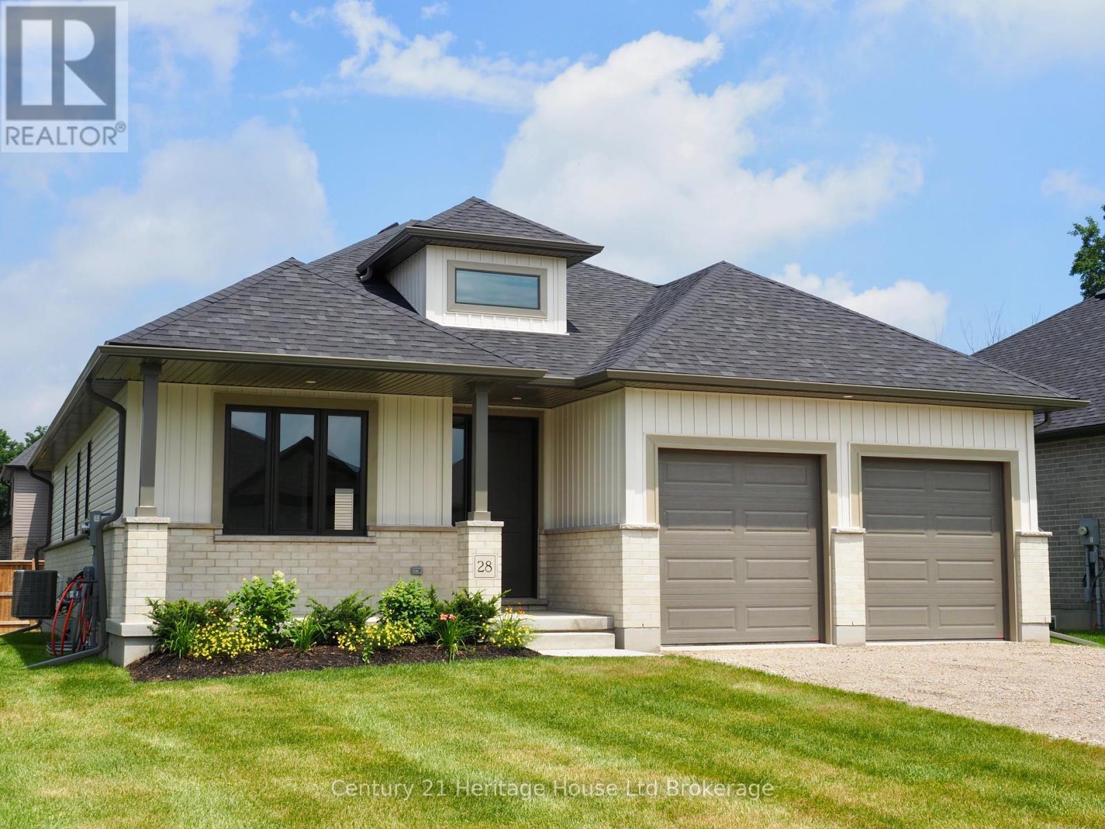 28 Sycamore Drive, Tillsonburg, ON - Outdoor With Facade