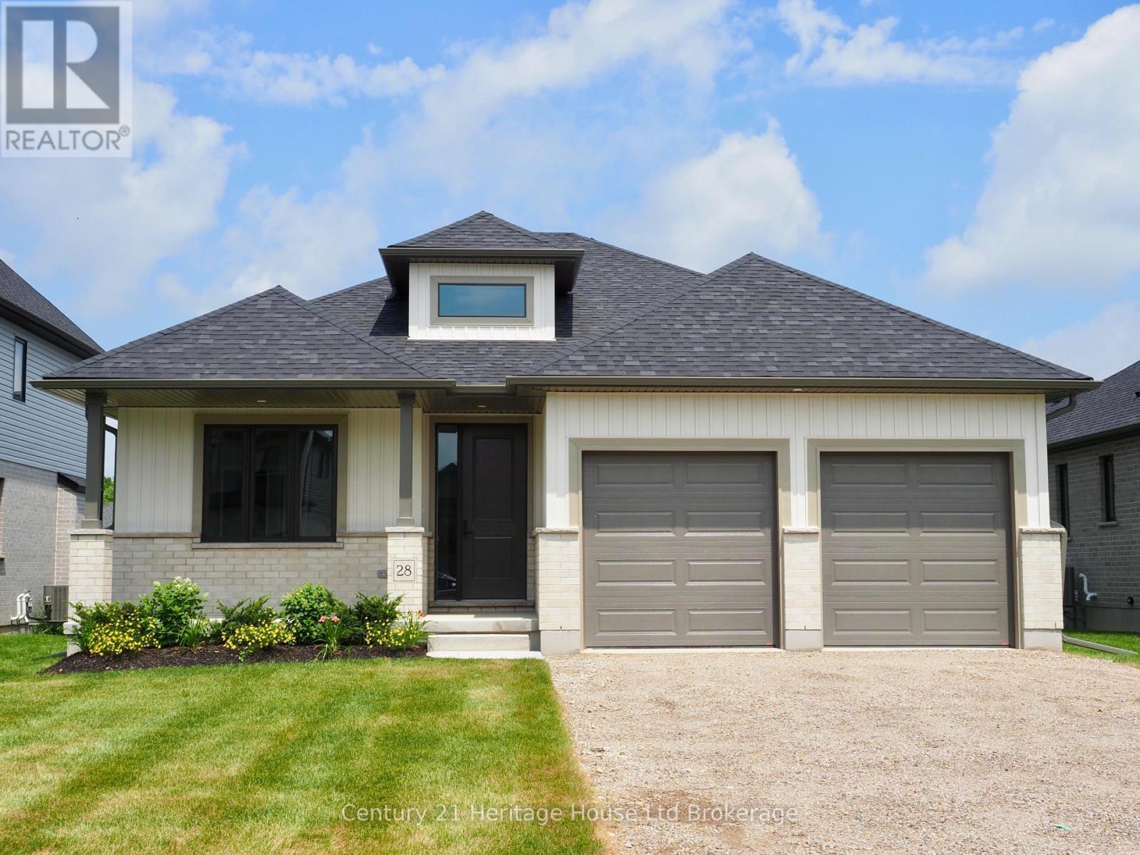 28 Sycamore Drive, Tillsonburg, ON - Outdoor With Facade