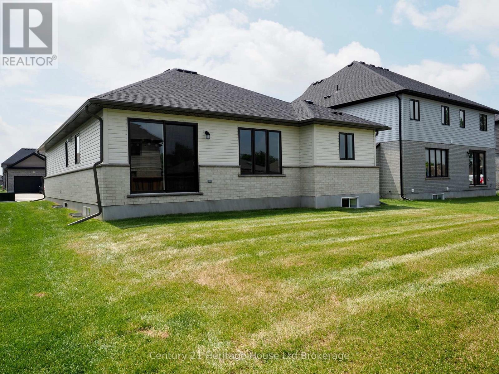 28 Sycamore Drive, Tillsonburg, ON - Outdoor