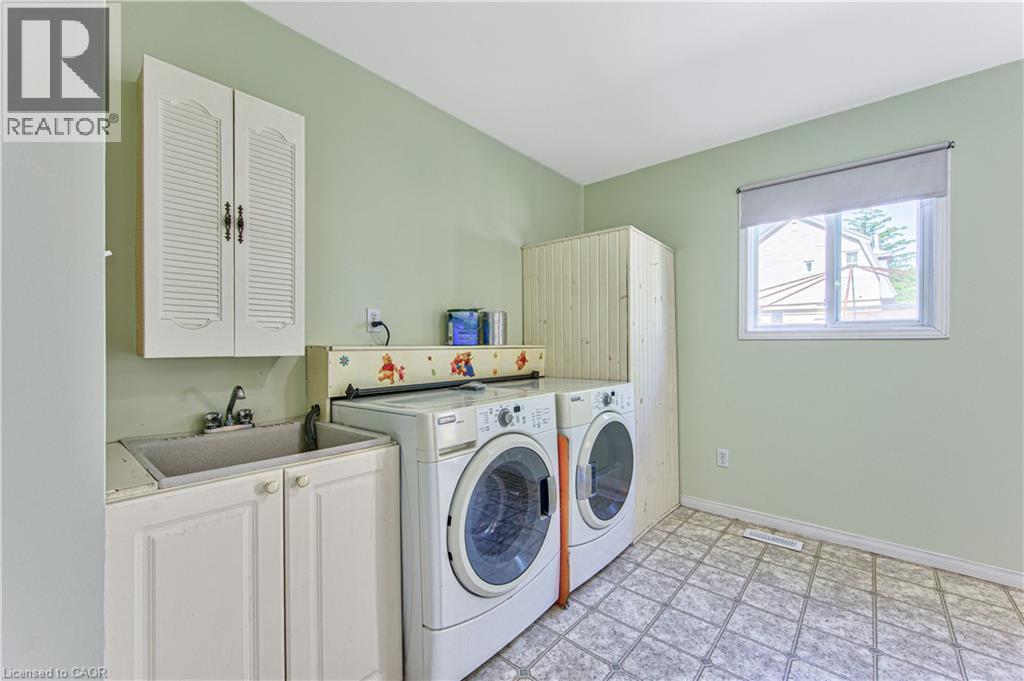 44 East 32Nd Street, Hamilton, ON