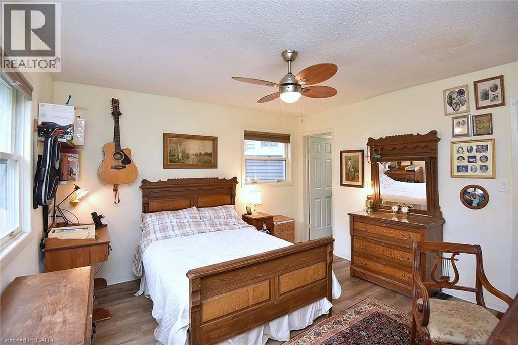 135 Alpine Avenue, Hamilton, ON - Indoor Photo Showing Bedroom