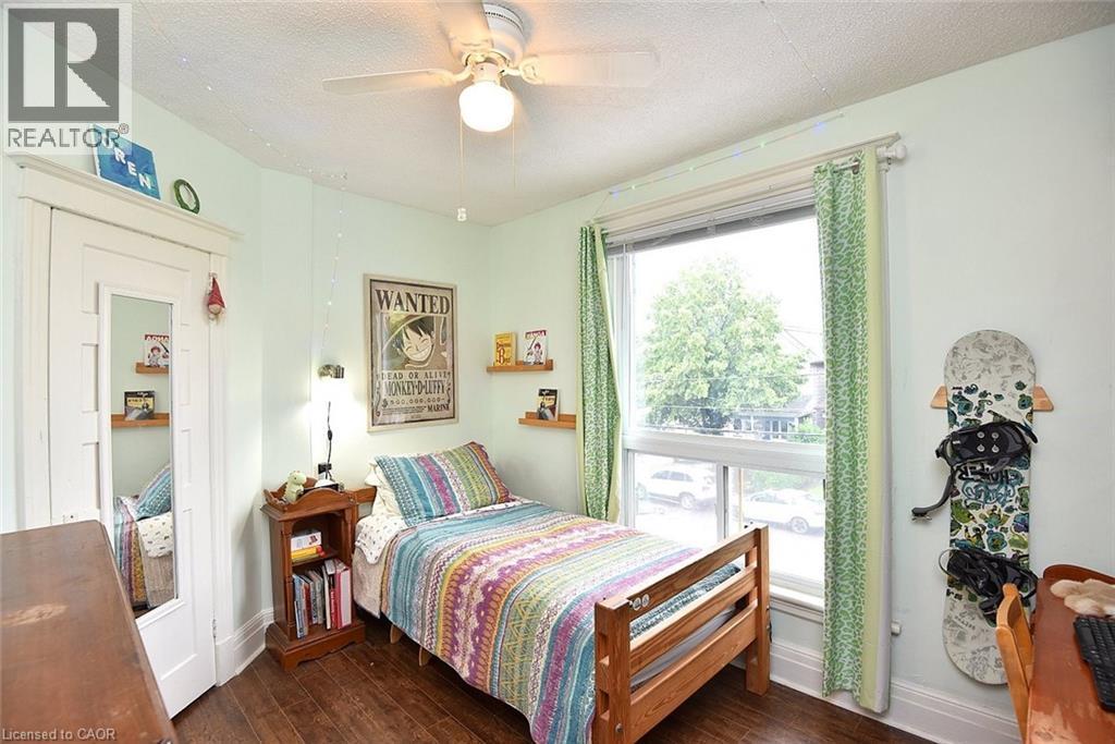 135 Alpine Avenue, Hamilton, ON - Indoor Photo Showing Bedroom