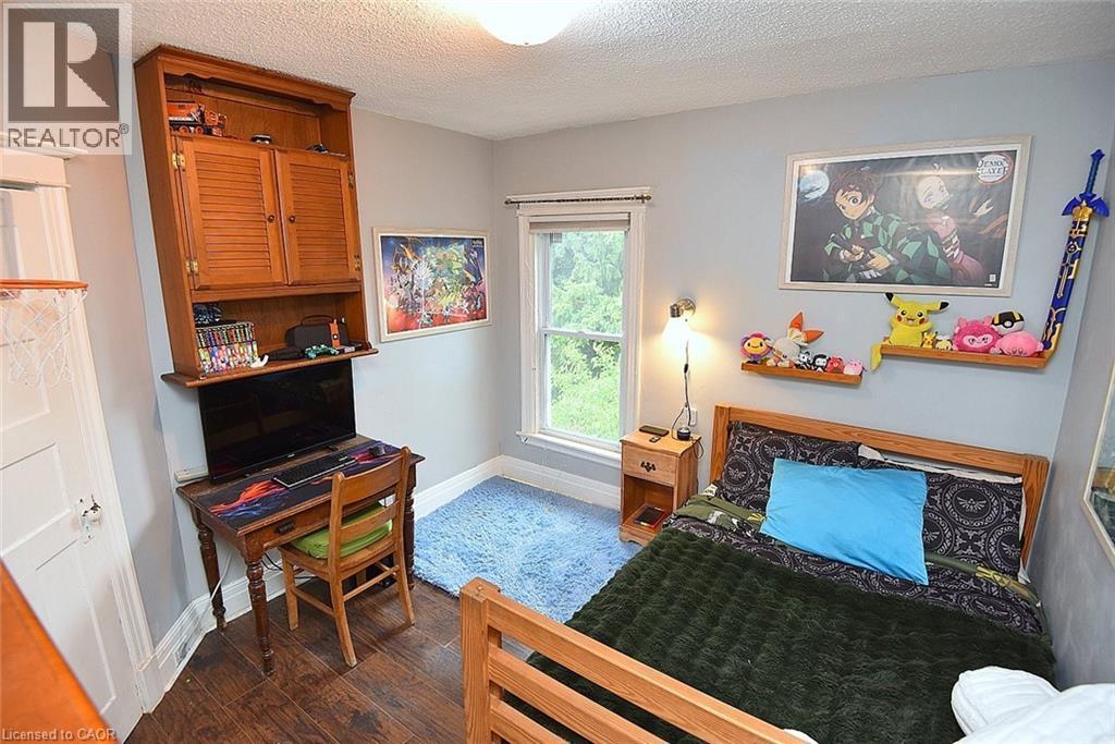 135 Alpine Avenue, Hamilton, ON - Indoor Photo Showing Bedroom