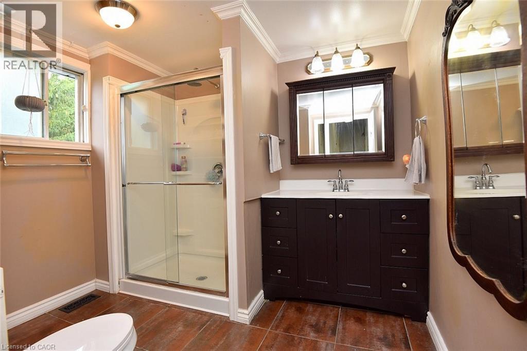 135 Alpine Avenue, Hamilton, ON - Indoor Photo Showing Bathroom