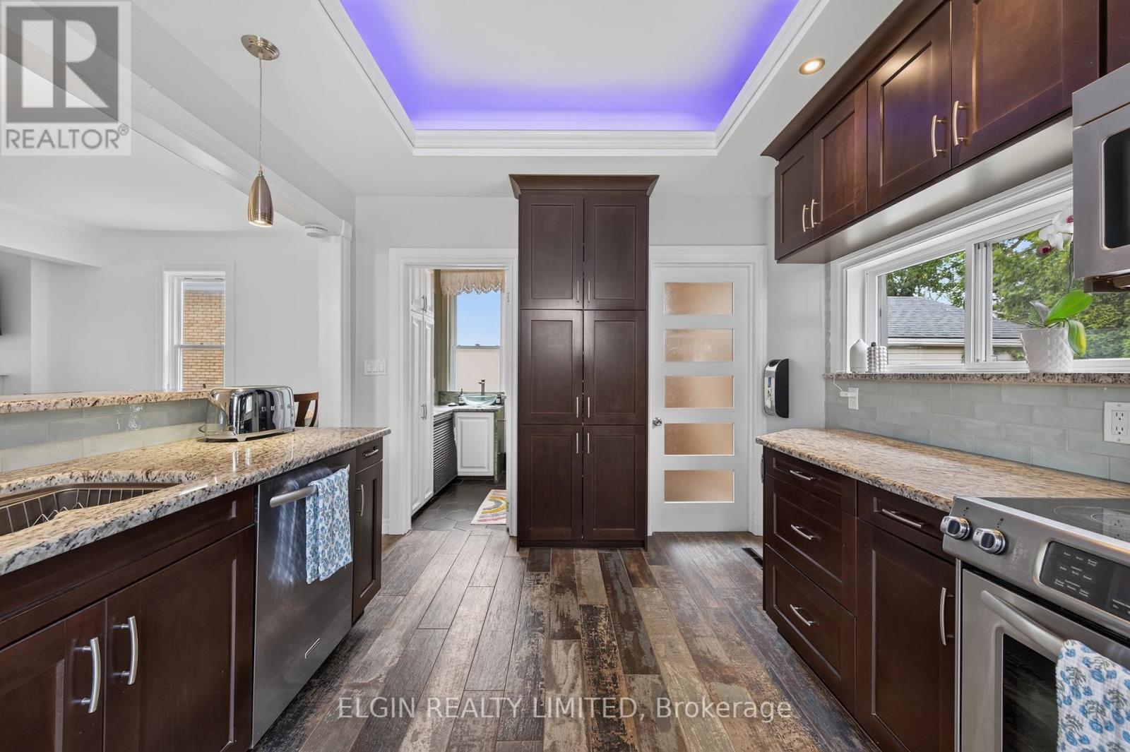 Kitchen - 25 Locust Street, St. Thomas, ON - Indoor Photo Showing Kitchen With Upgraded Kitchen