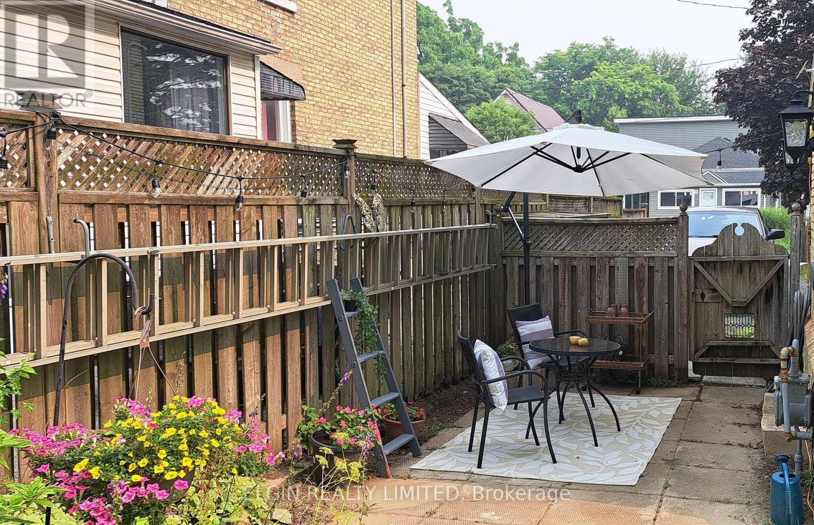 25 Locust Street, St. Thomas, ON - Outdoor With Exterior