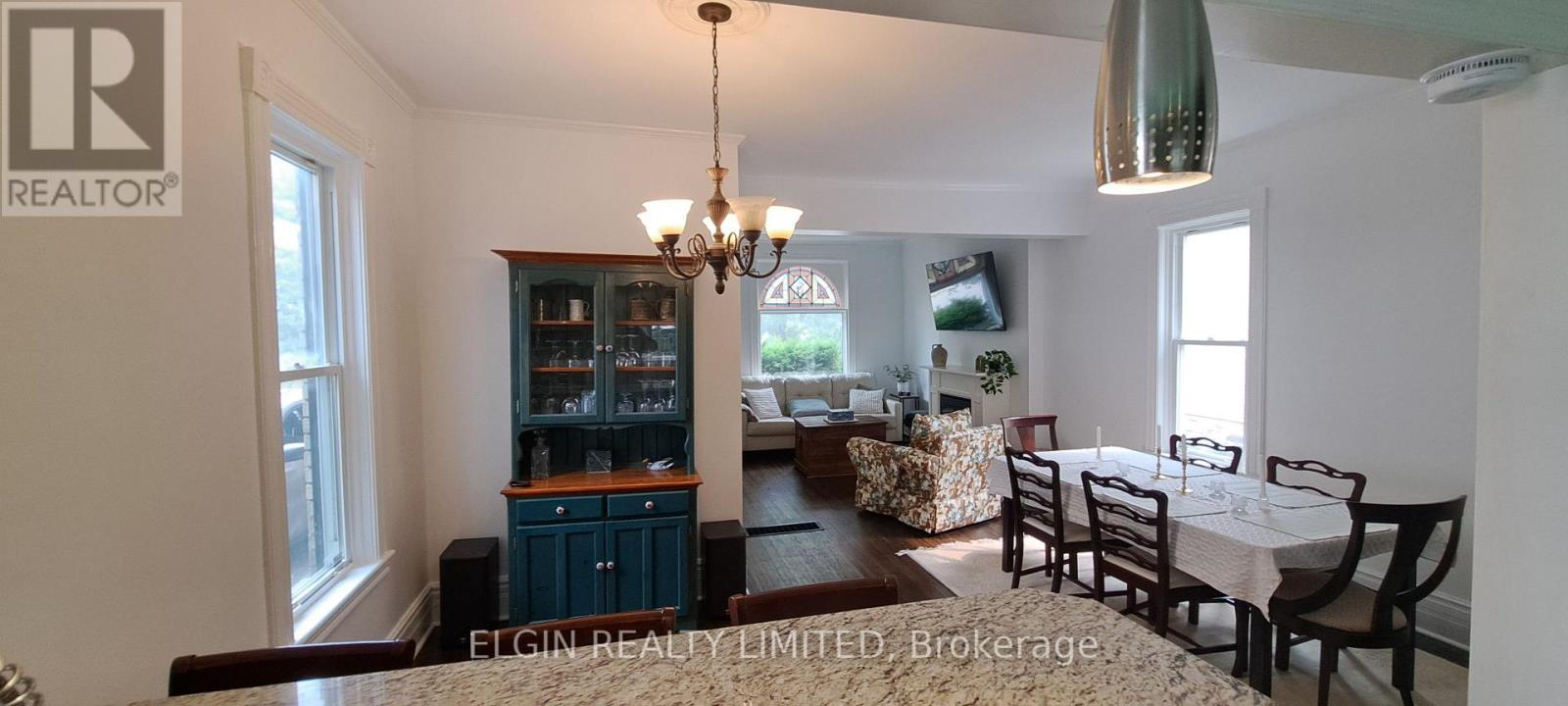 25 Locust Street, St. Thomas, ON - Indoor Photo Showing Dining Room