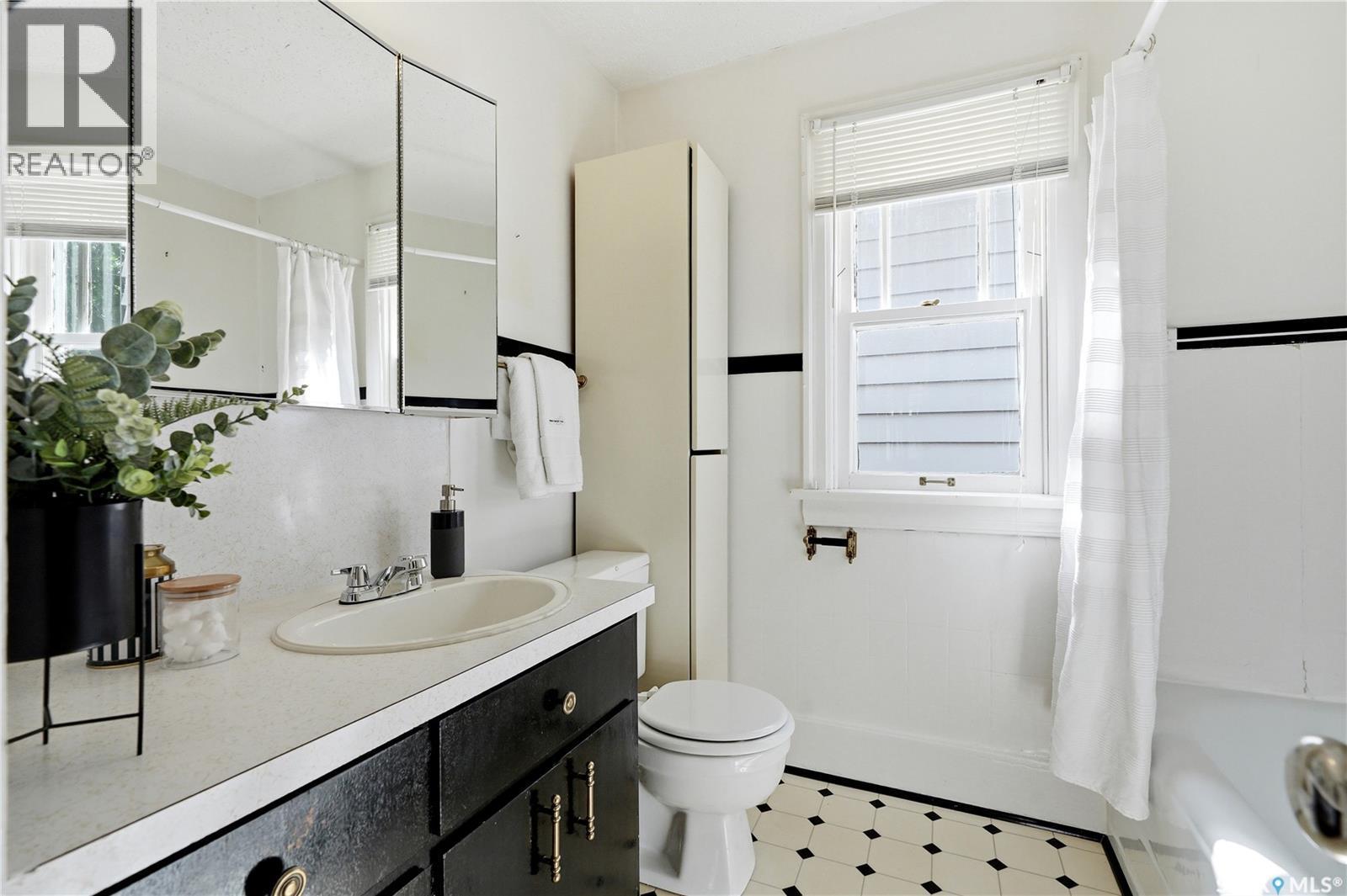 525 5Th Street E, Saskatoon, SK
