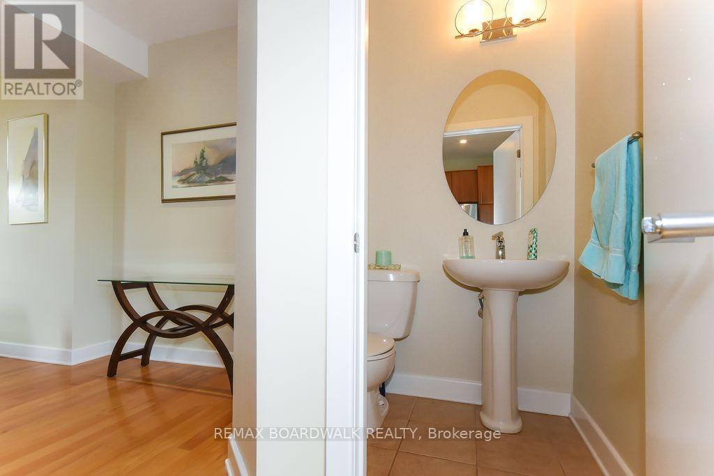 51 Drouin Avenue, Ottawa, ON - Indoor Photo Showing Bathroom