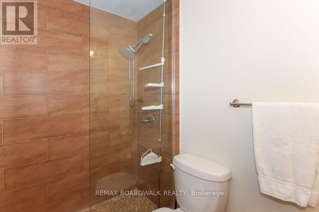 51 Drouin Avenue, Ottawa, ON - Indoor Photo Showing Bathroom