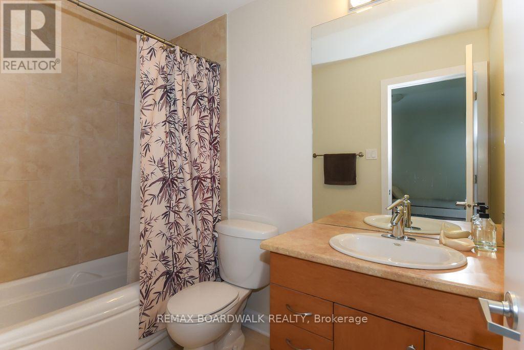 51 Drouin Avenue, Ottawa, ON - Indoor Photo Showing Bathroom