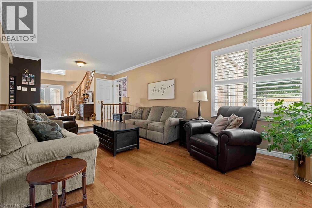 59 Randolf Court, Hamilton, ON - Indoor Photo Showing Living Room