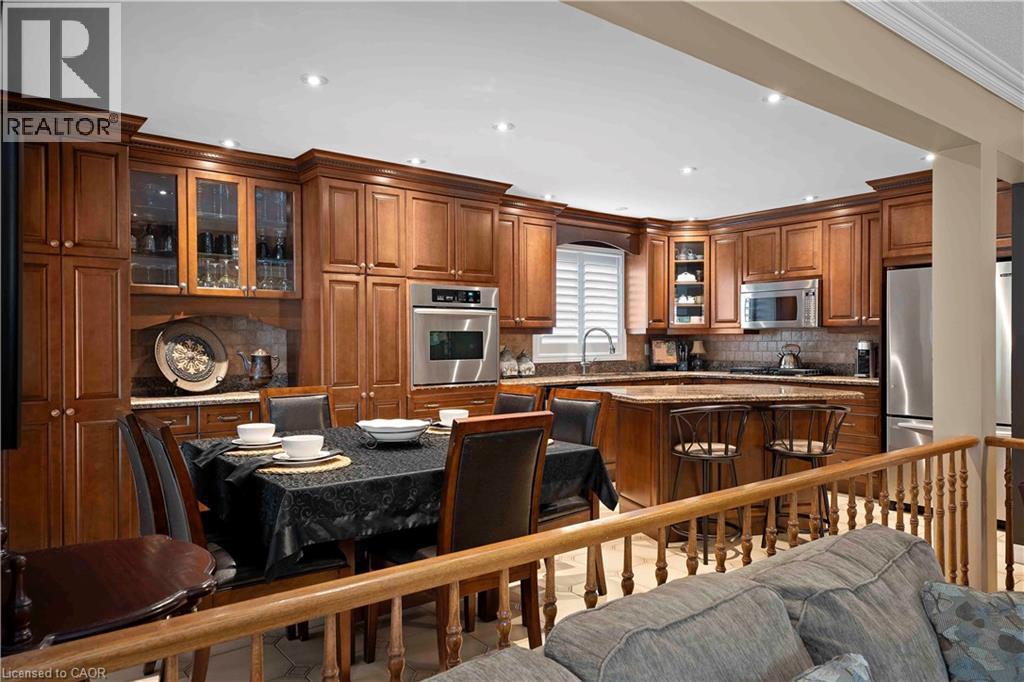 59 Randolf Court, Hamilton, ON - Indoor Photo Showing Kitchen With Stainless Steel Kitchen