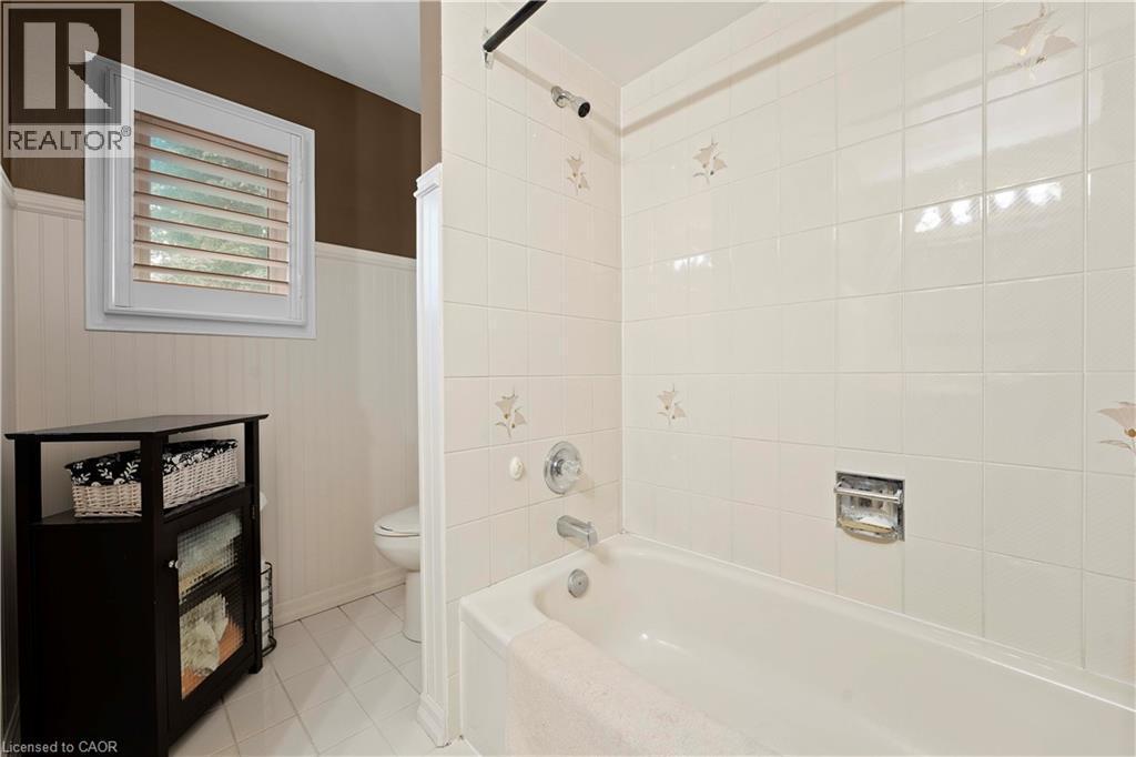 59 Randolf Court, Hamilton, ON - Indoor Photo Showing Bathroom