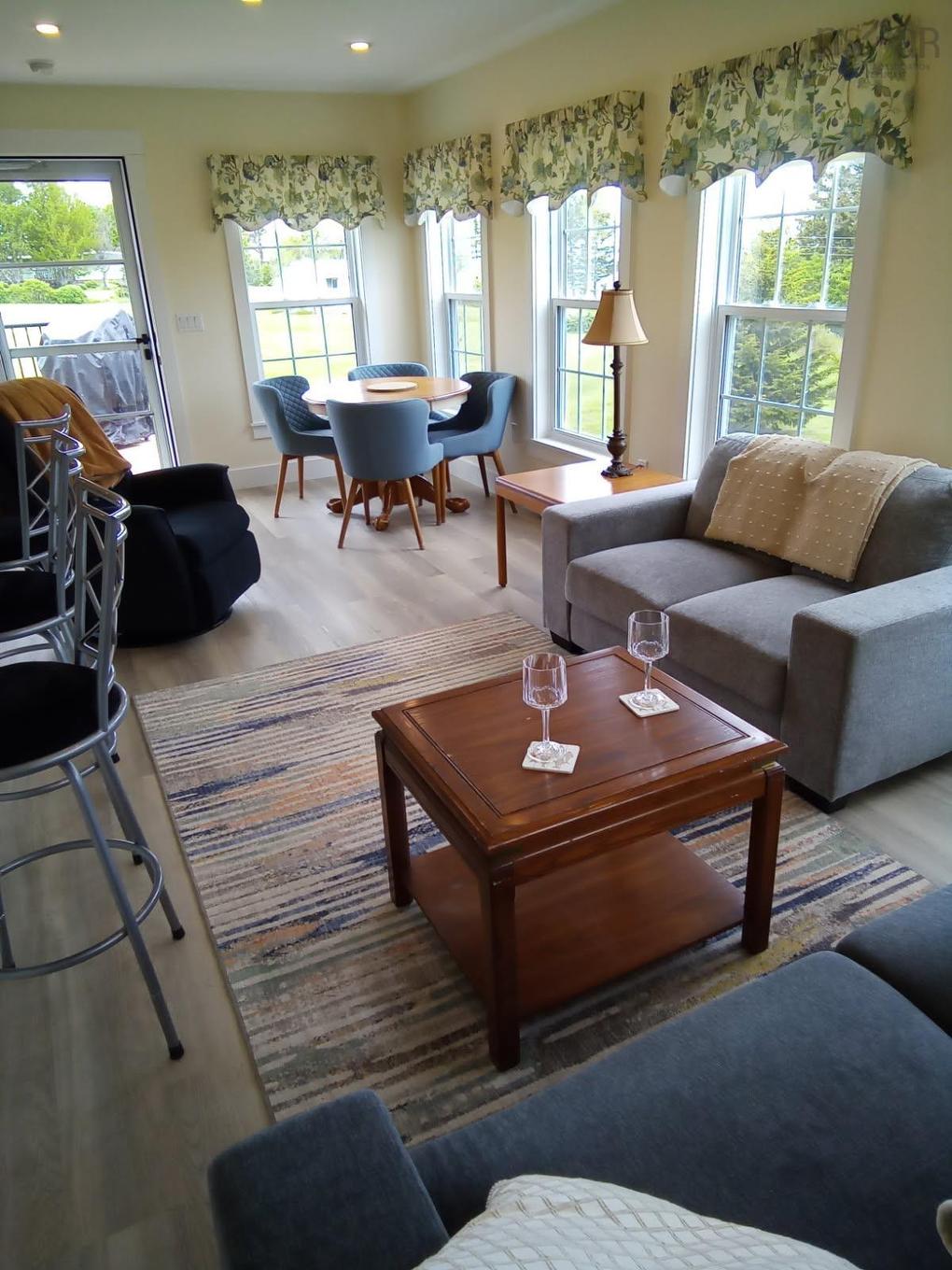 J 51 First Avenue, Tennecape, NS