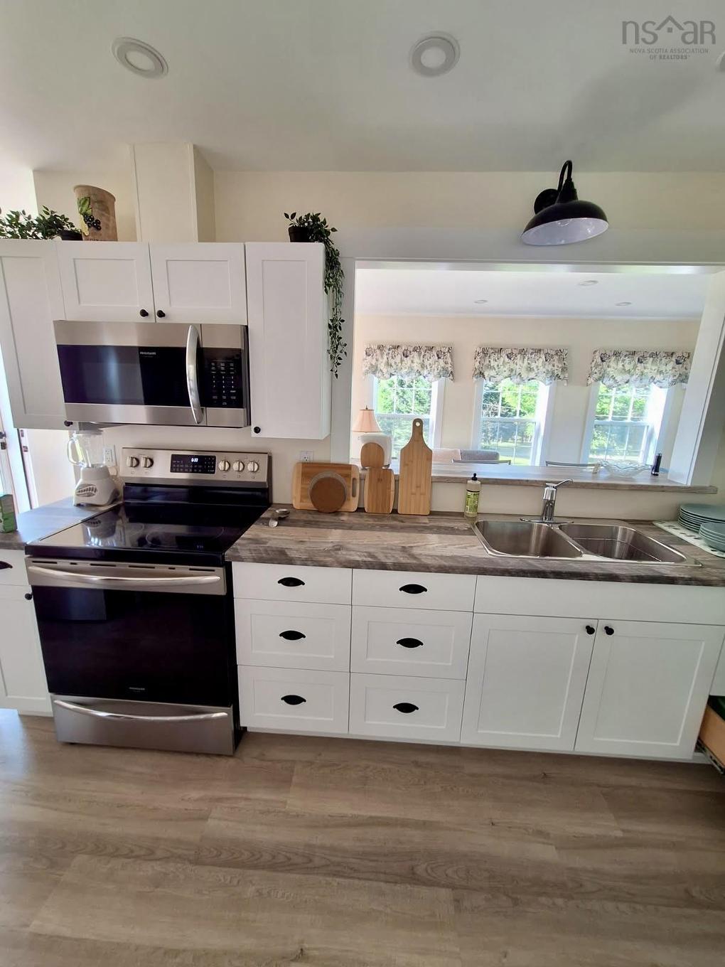 J 51 First Avenue, Tennecape, NS