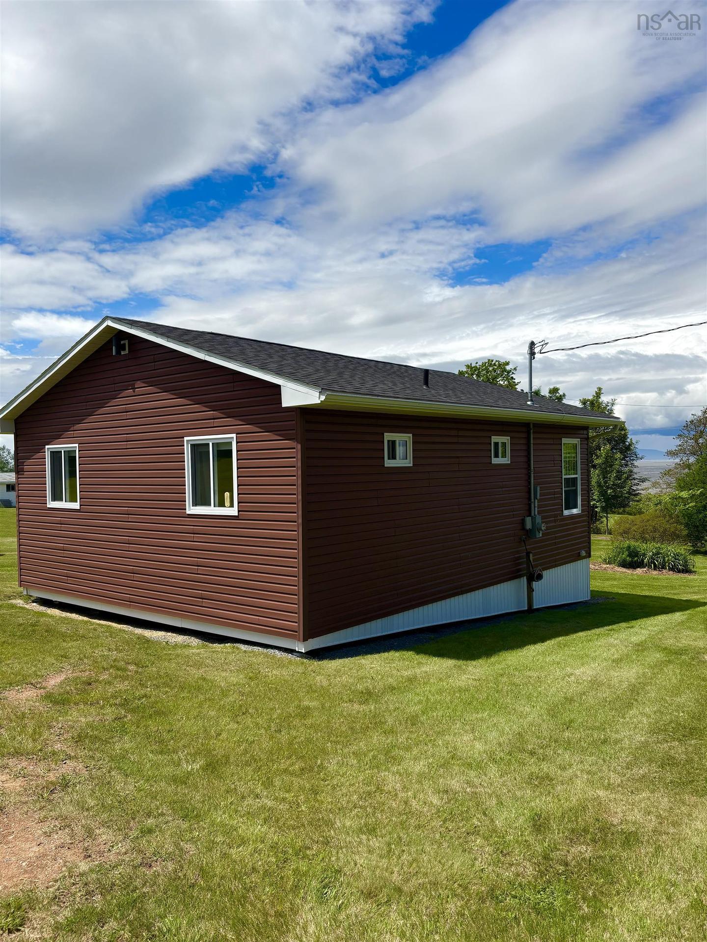 J 51 First Avenue, Tennecape, NS