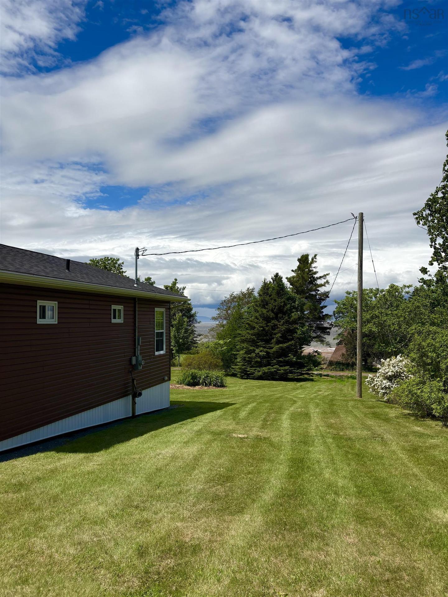 J 51 First Avenue, Tennecape, NS