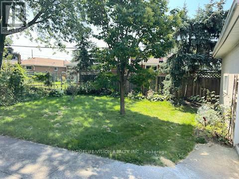 Upper - 16 Nova Drive, Hamilton, ON