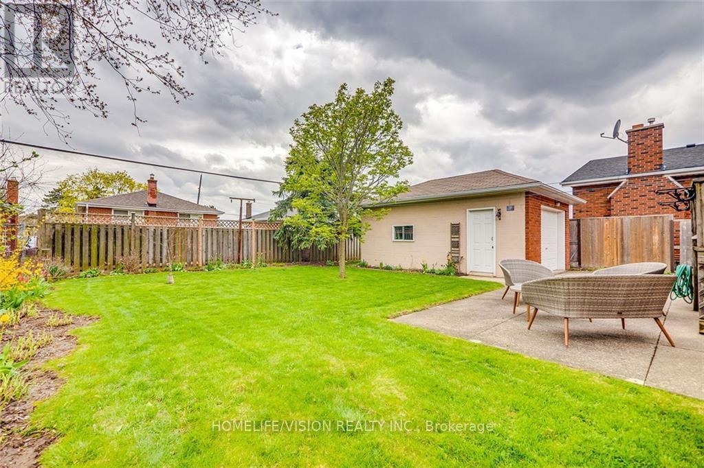 Upper - 16 Nova Drive, Hamilton, ON