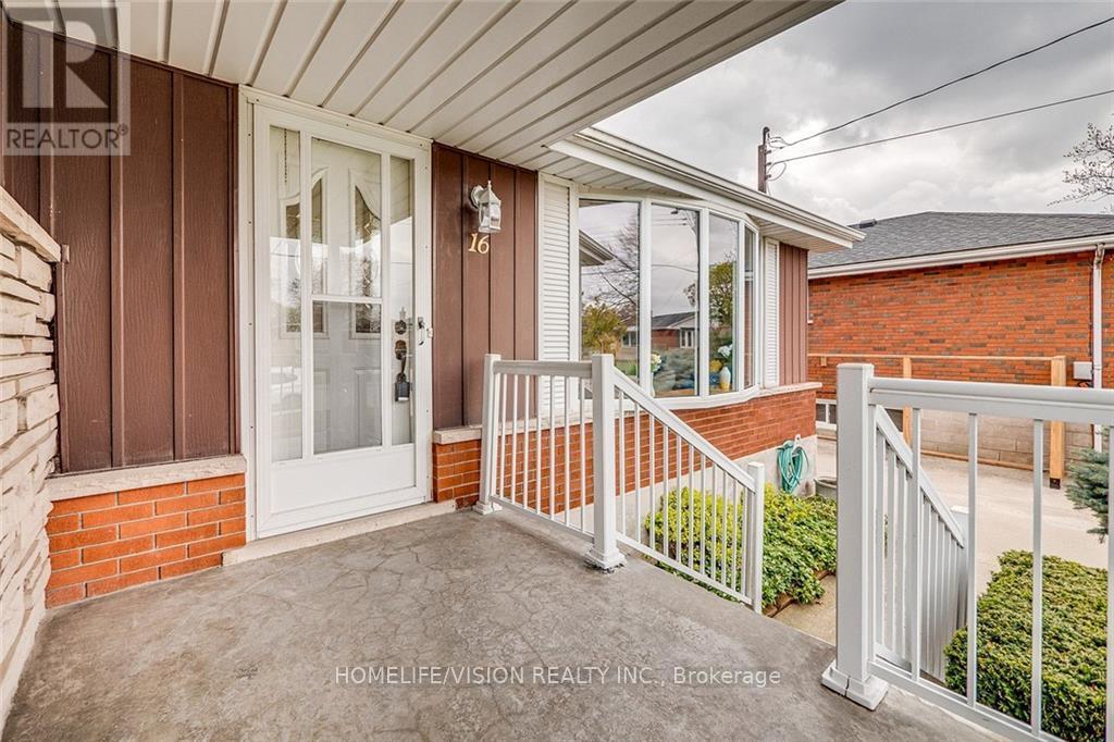 Upper - 16 Nova Drive, Hamilton, ON