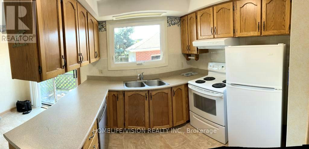 Upper - 16 Nova Drive, Hamilton, ON