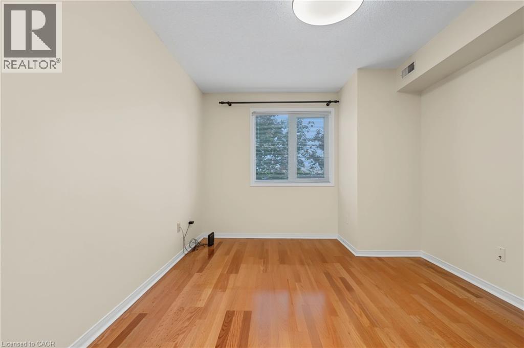 Room featuring wood-finish flooring, a single window, and a ceiling-mounted light fixture - 117 E Bristol Road E Unit# 64, Mississauga, ON