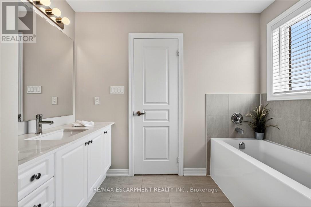 225 Skinner Road, Hamilton, ON