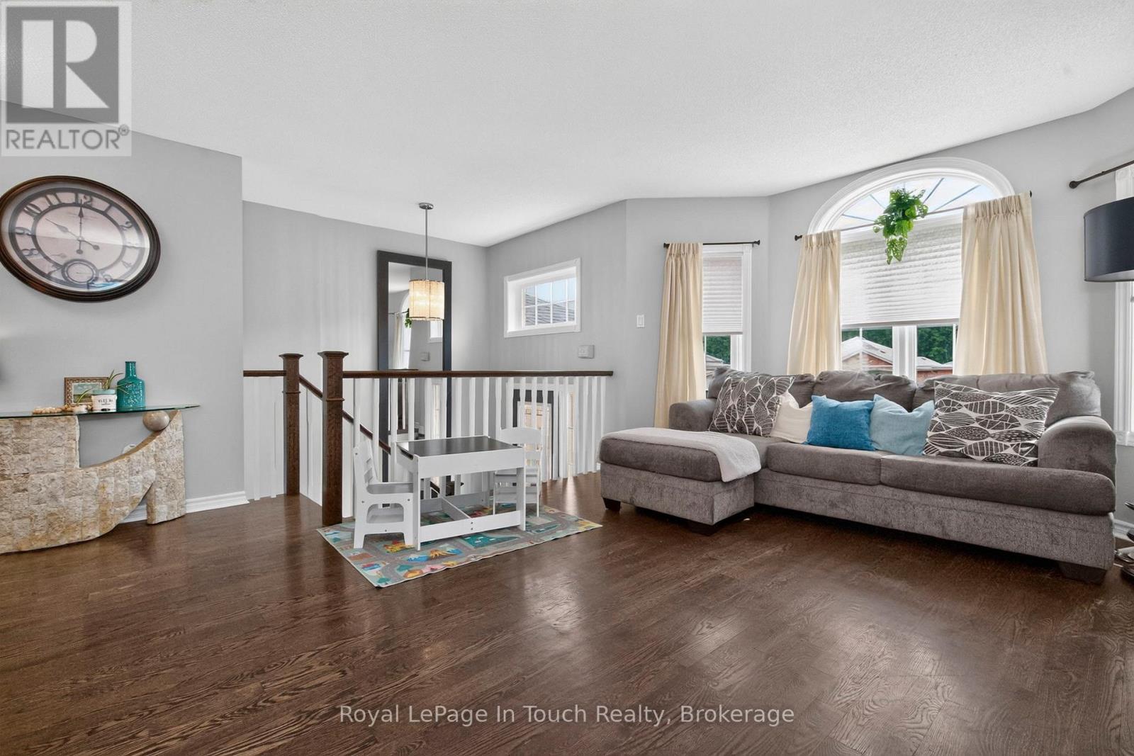 Living room - Midland, ON