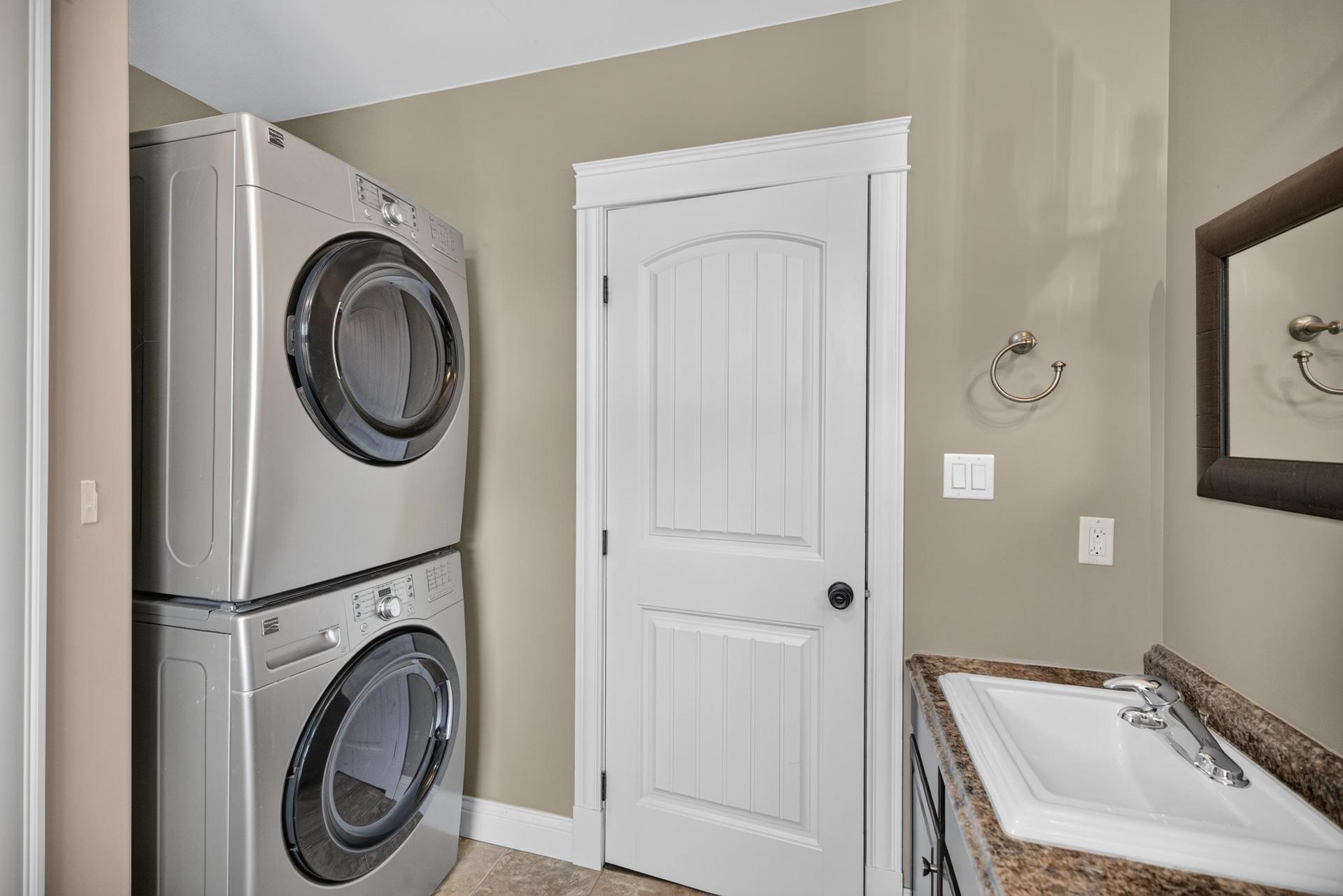 15 Cameron Heights, Stratford, PE - Indoor Photo Showing Laundry Room