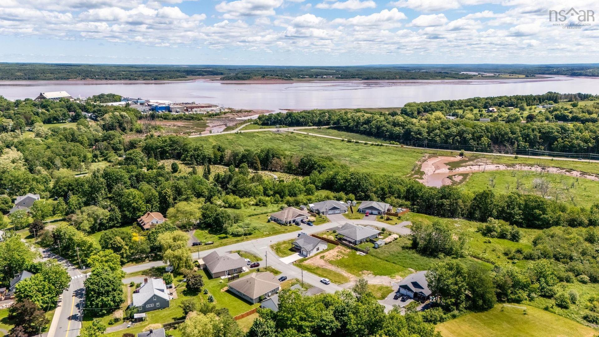 5 Mccully Crescent, Hantsport, NS
