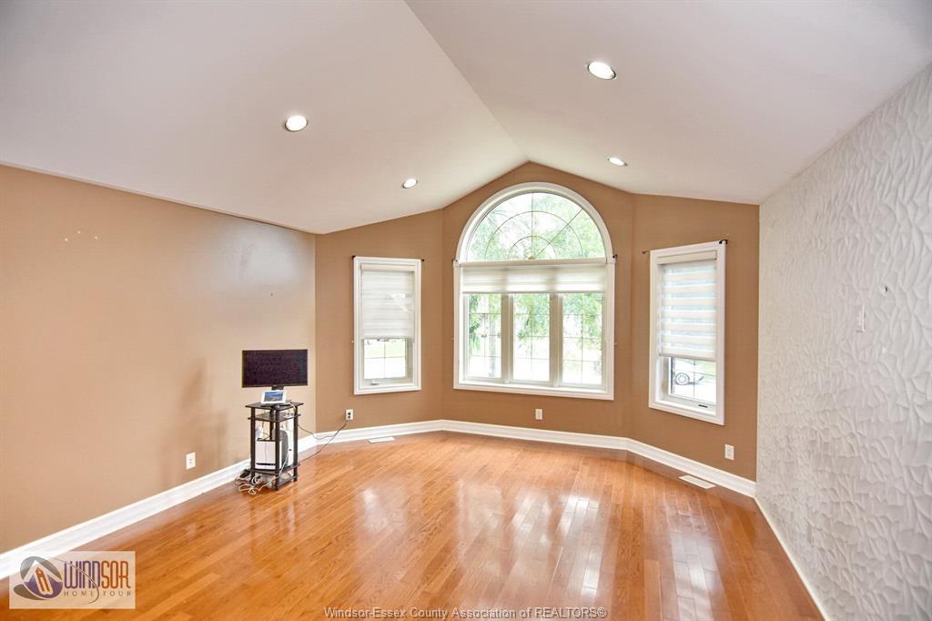 Upper-4305 Casgrain, Windsor, ON