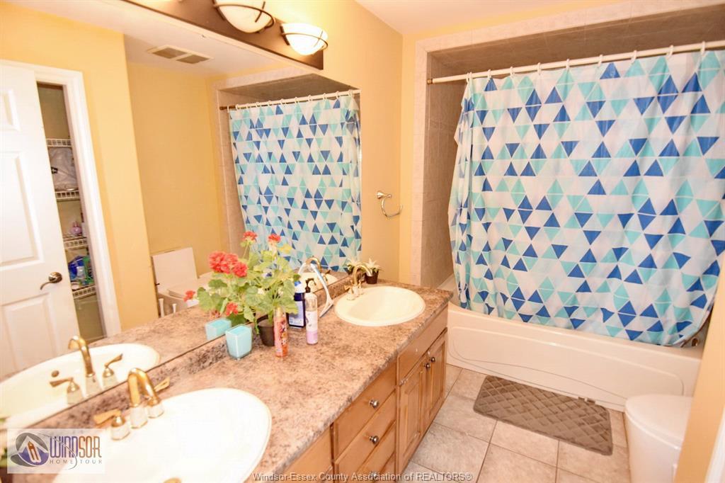 Upper-4305 Casgrain, Windsor, ON