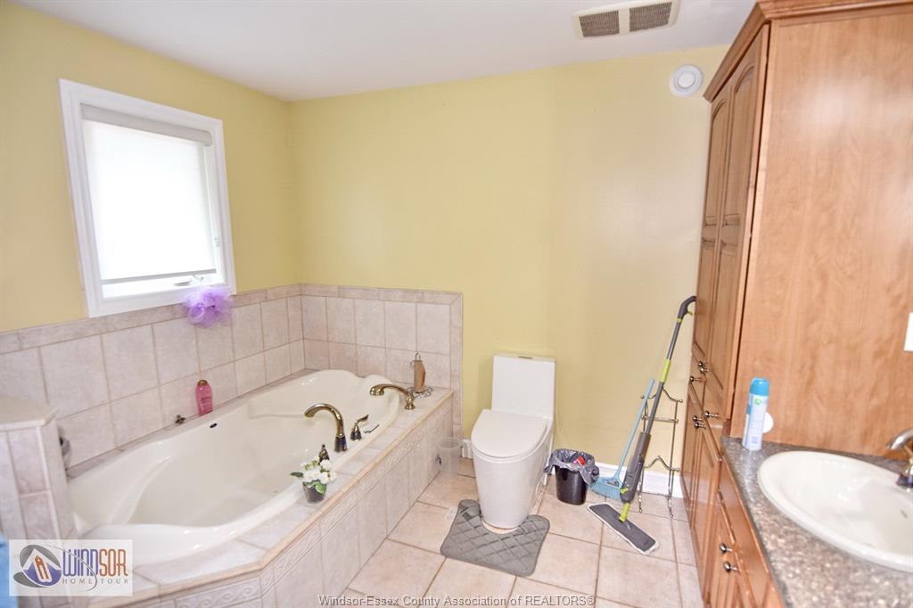 Upper-4305 Casgrain, Windsor, ON