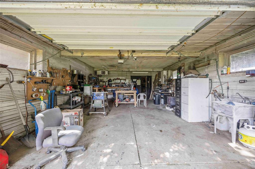 3327 Petrolia Line, Petrolia, ON
