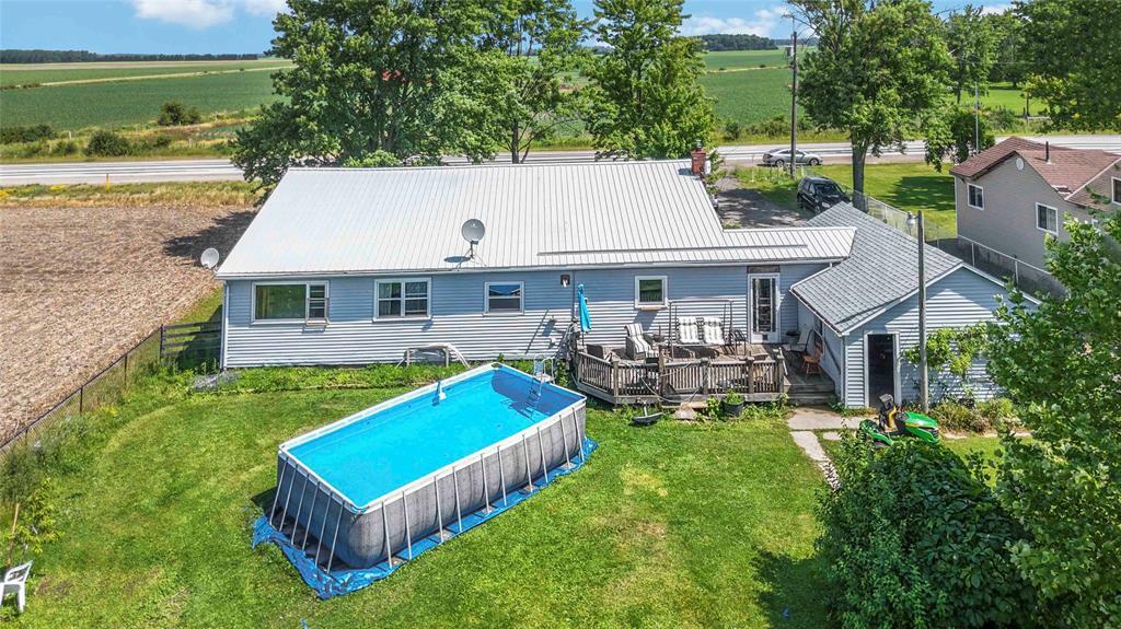 3327 Petrolia Line, Petrolia, ON