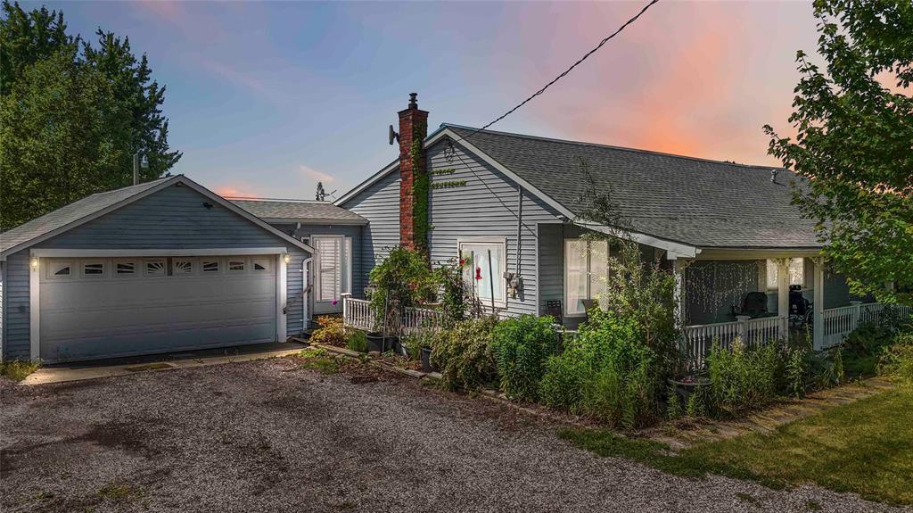 3327 Petrolia Line, Petrolia, ON