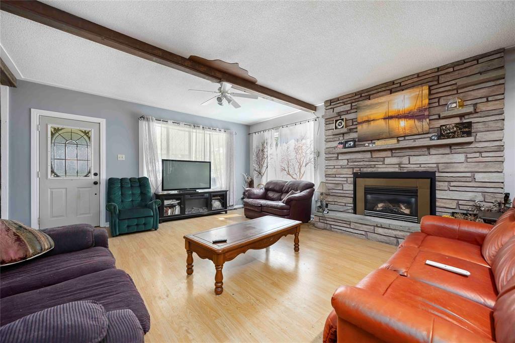 3327 Petrolia Line, Petrolia, ON
