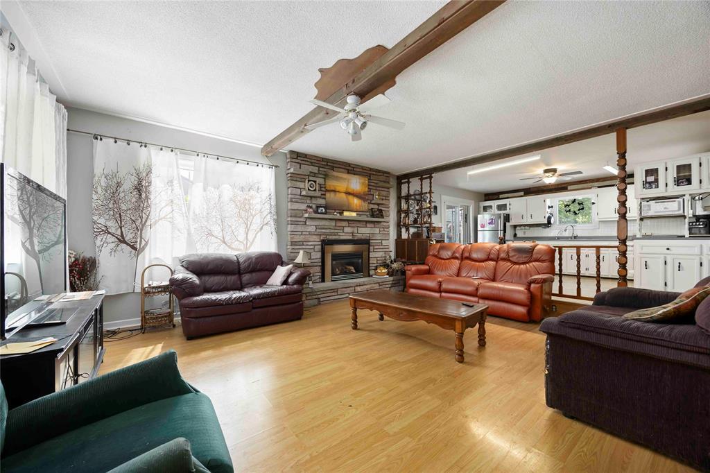 3327 Petrolia Line, Petrolia, ON