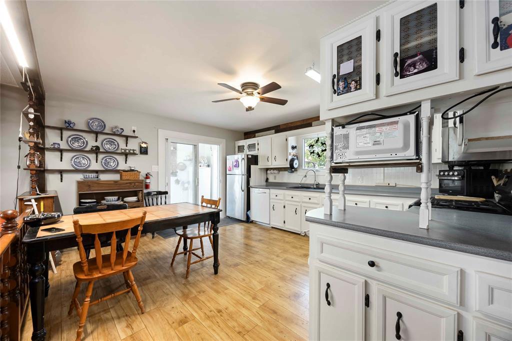 3327 Petrolia Line, Petrolia, ON