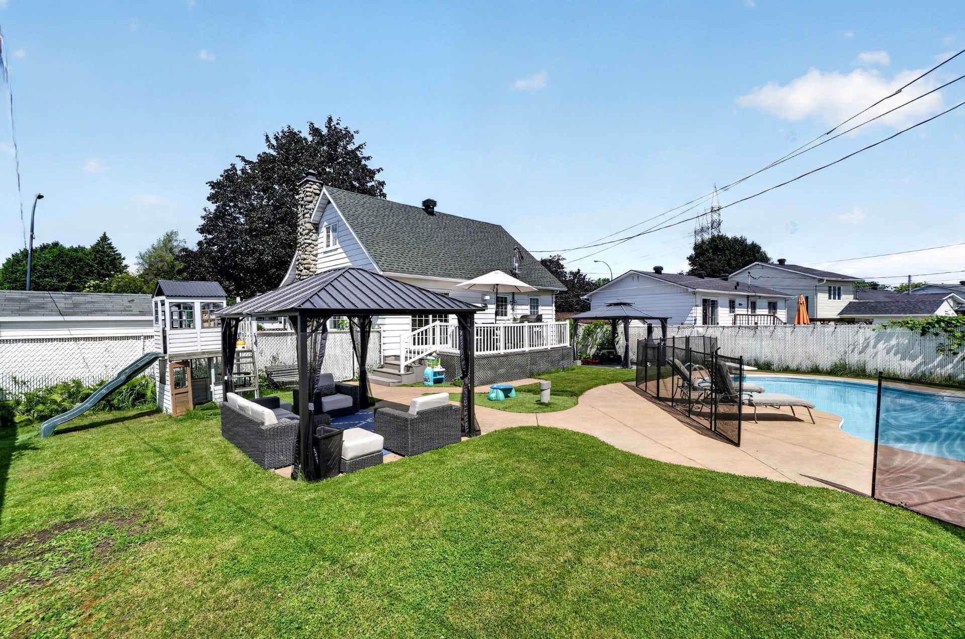 Courtyard - 422 Rue St-Laurent, Saint-Eustache, QC
