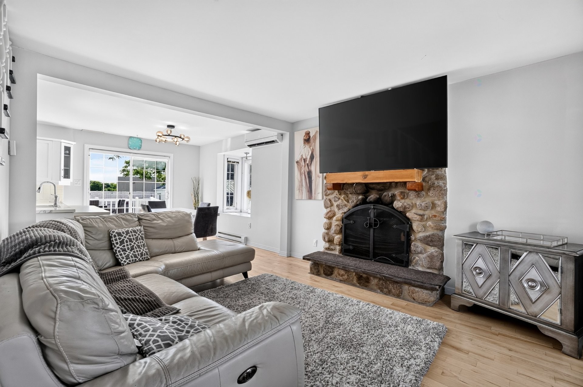 Living Room - 422 Rue St-Laurent, Saint-Eustache, QC