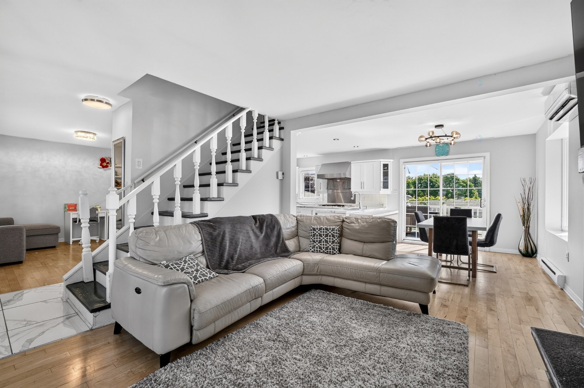 Living Room - 422 Rue St-Laurent, Saint-Eustache, QC