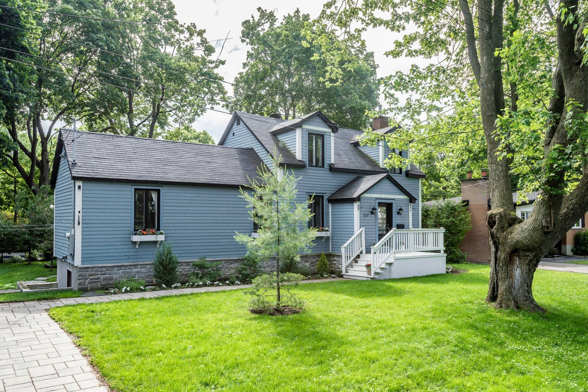 Front of Structure - 117 Av. St-Andrew, Beaconsfield, QC