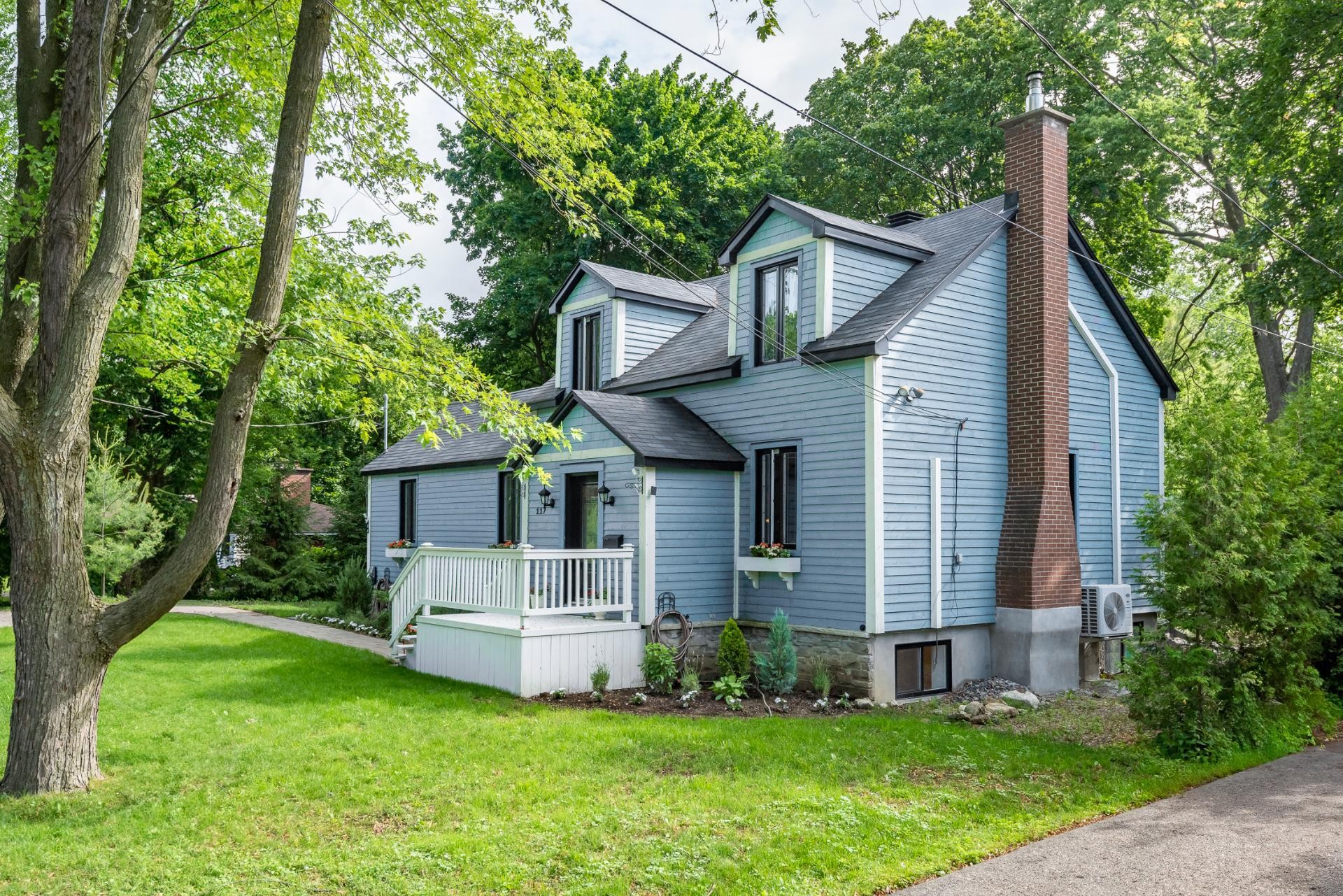 Front of Structure - 117 Av. St-Andrew, Beaconsfield, QC